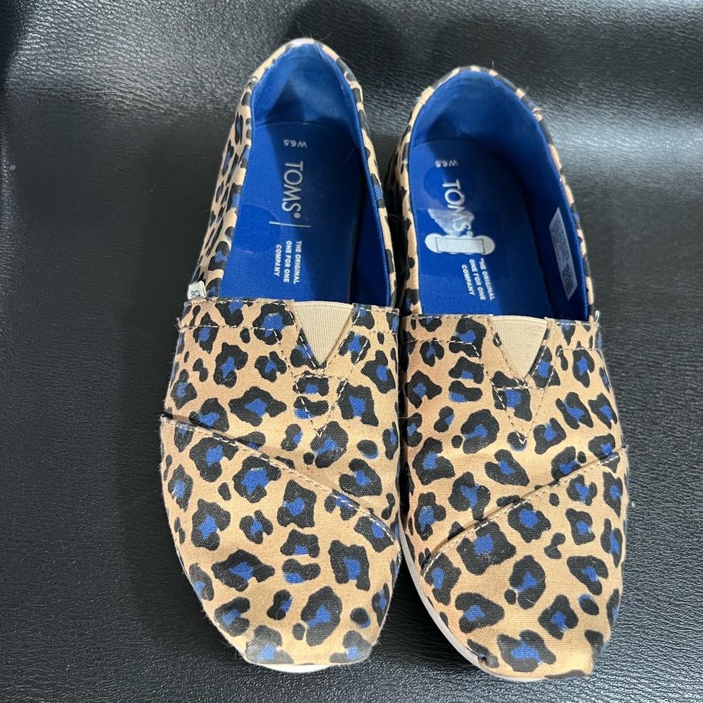 Toms Blue and Tan Moccasins with Leopard Print